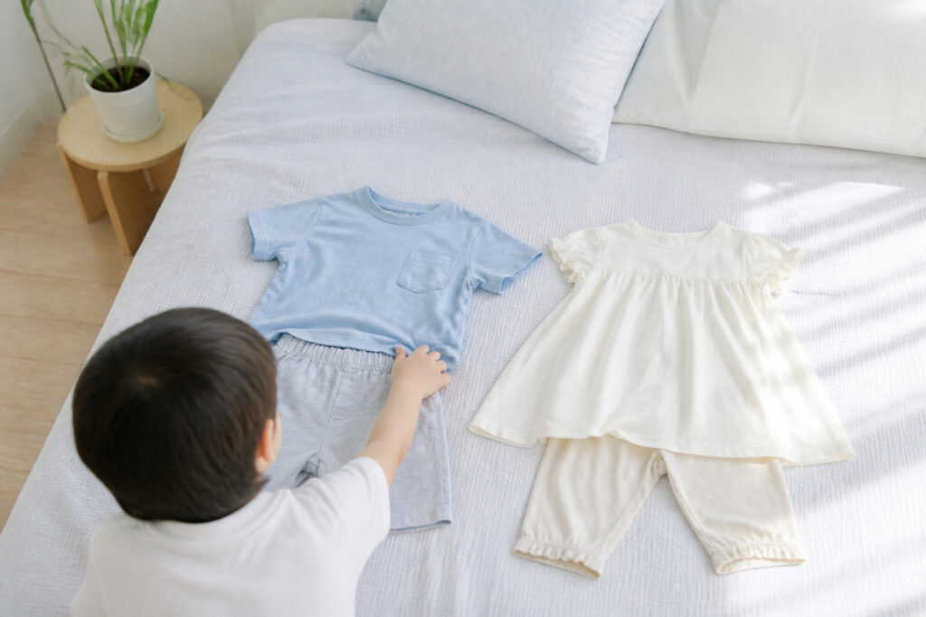 子どもが着替えを嫌がる朝、服を選びやすくする小さな準備