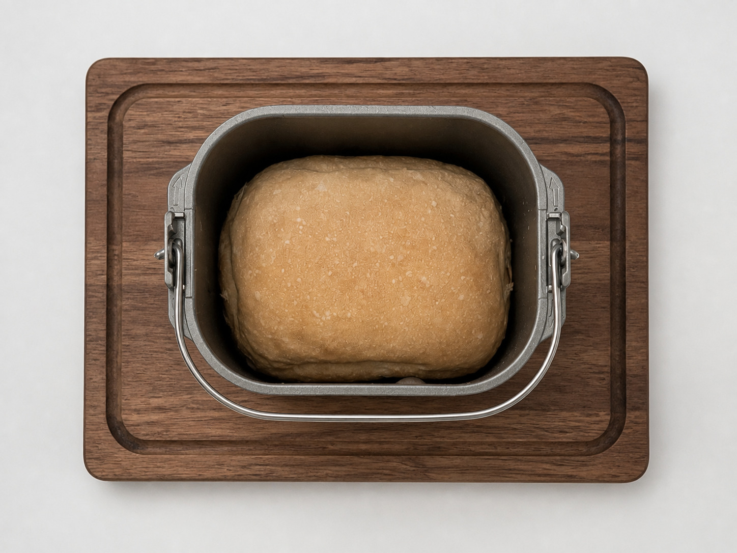 パンケースの中で焼き上がったPanasonic SD-CB1の食パン